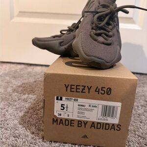 Yeezy 450 Athletic Shoes in Gray